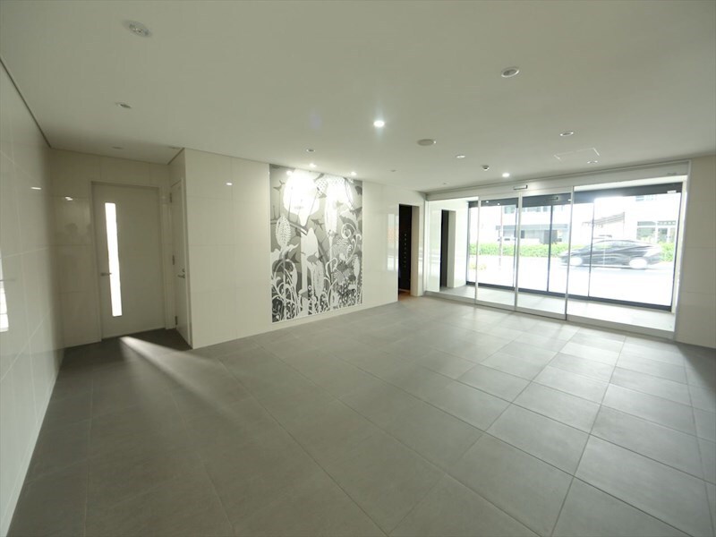 物件内観写真13　(エントランス　オートロック付　防犯カメラ有り)