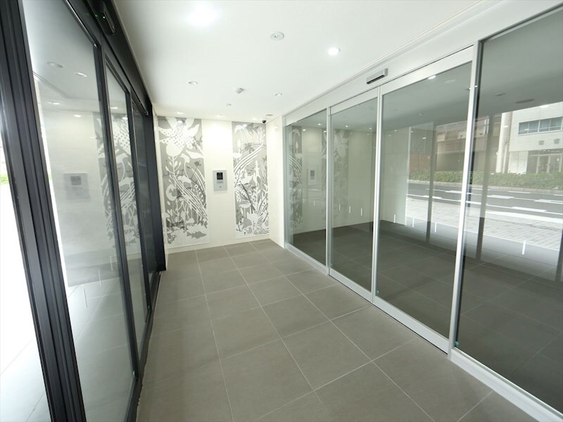 物件内観写真31　(エントランス　オートロック付　防犯カメラ有り)