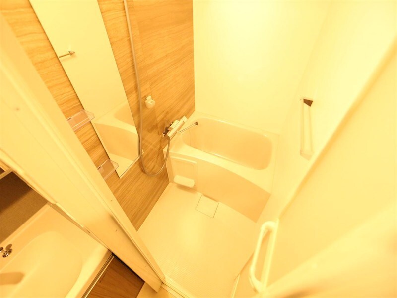 物件内観写真4　(バスルーム　浴室暖房乾燥機付き)