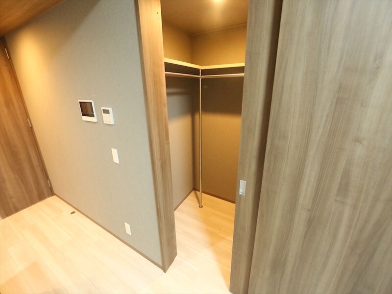 物件内観写真6　(ウォークインクローゼット（収納充実してます）)