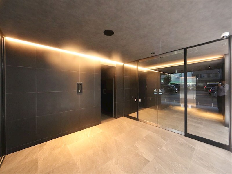 物件内観写真13　(エントランス　オートロック付　防犯カメラ有り)