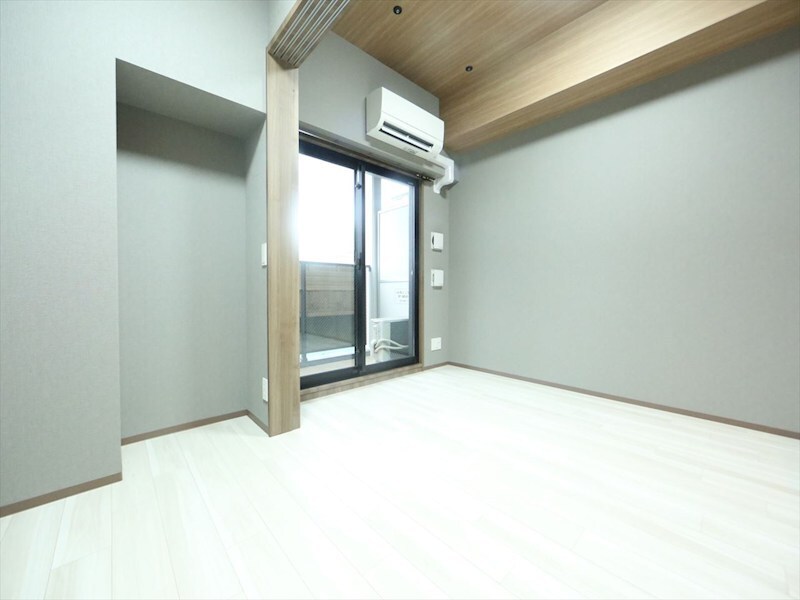 物件内観写真16　(ＬＤＫ8.2帖　洋室2.5帖　エアコン完備　バルコニー)