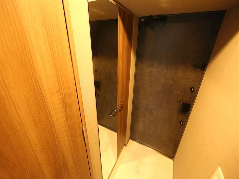 物件内観写真19　(玄関　シューズボックス付（収納充実してます）)