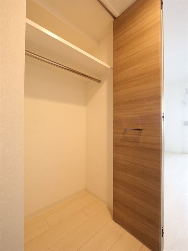 物件内観写真6　(クローゼット（収納充実してます）)