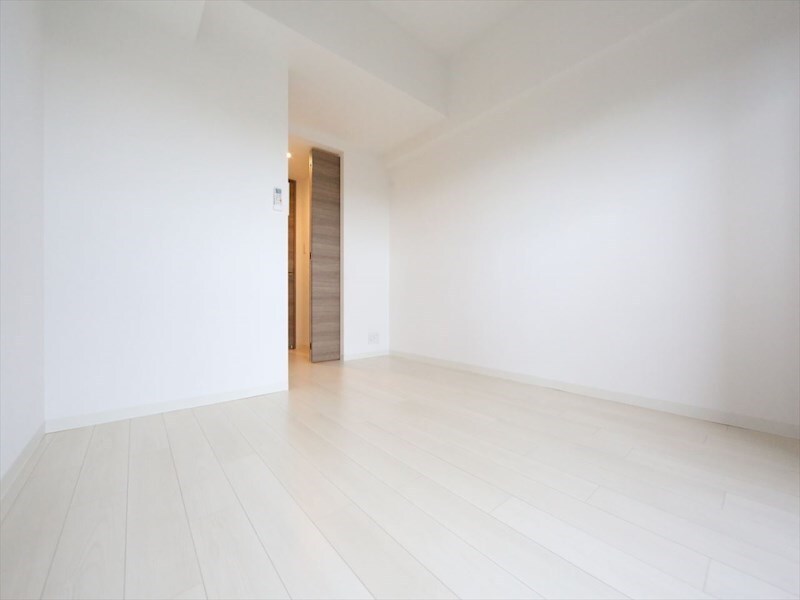 物件内観写真9　(洋室7.3帖　クローゼット付（収納充実してます）)