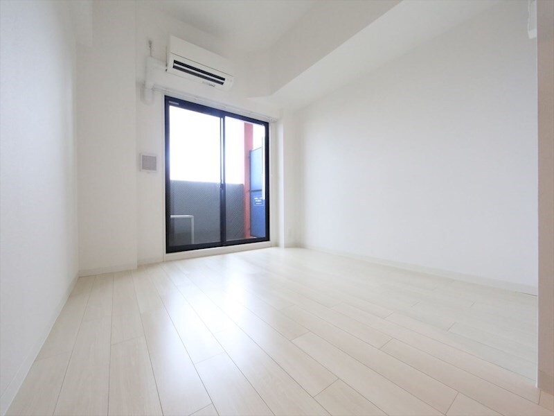 物件内観写真10　(洋室7.3帖　クローゼット付（収納充実してます）)