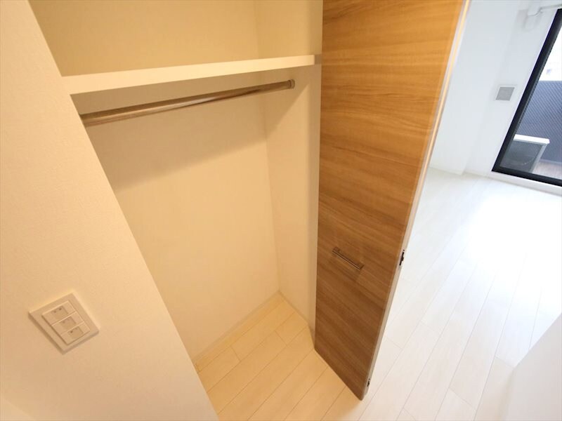 物件内観写真18　(クローゼット（収納充実してます）)