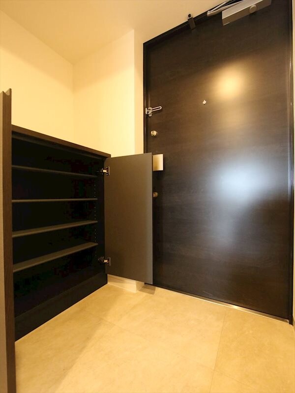 物件内観写真21　(玄関　シューズボックス付（収納充実してます）)