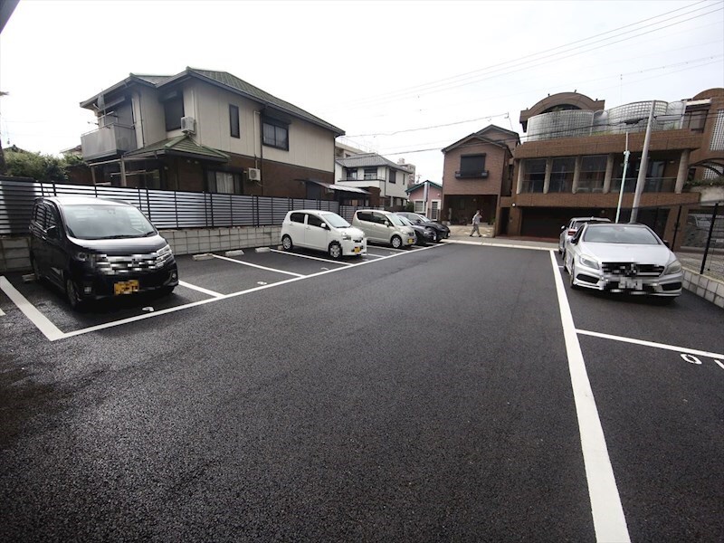 物件内観写真30　(敷地内駐車場)