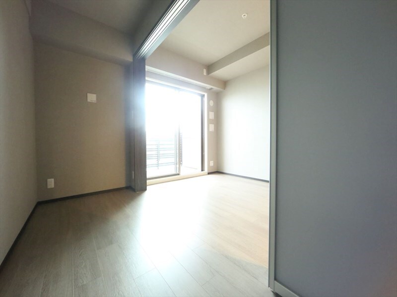 物件内観写真16　(ＬＤＫ10.2帖　洋室3.5帖　バルコニー)