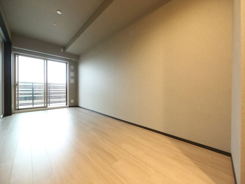 物件内観写真26　(ＬＤＫ10.2帖　システムキッチン　バルコニー)