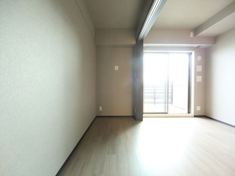 物件内観写真27　(ＬＤＫ10.2帖　洋室3.5帖　バルコニー)