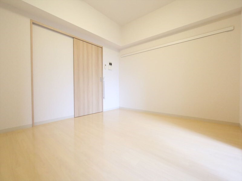 物件内観写真15　(洋室6.3帖　クローゼット付　エアコン完備)