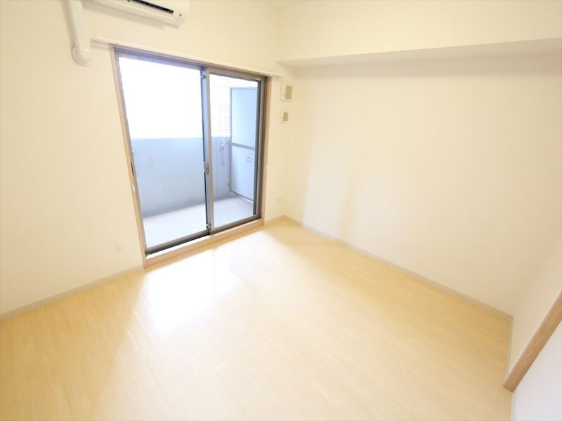 物件内観写真16　(洋室6.3帖　クローゼット付　エアコン完備)