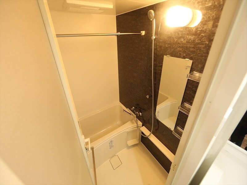 物件内観写真4　(バスルーム　浴室暖房乾燥機付き)