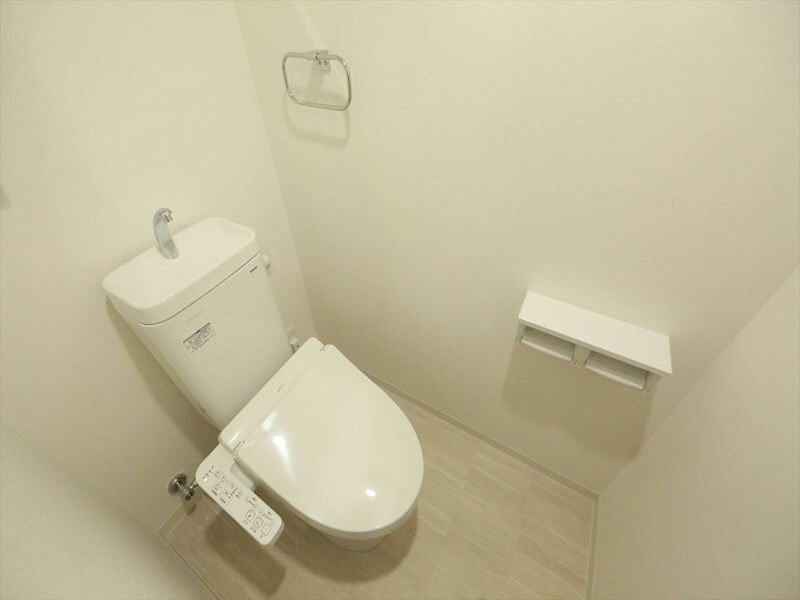 物件内観写真5　(温水洗浄暖房便座付トイレ)