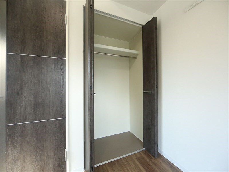 物件内観写真6　(クローゼット（収納充実してます）)