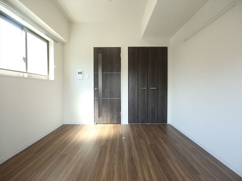 物件内観写真9　(洋室7.1帖　クローゼット付（収納充実してます）)