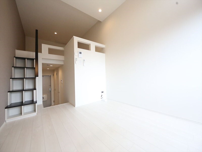 物件内観写真2　(洋室6.4帖　ロフト6.1帖（寝室にも使えます）　同仕様写真)