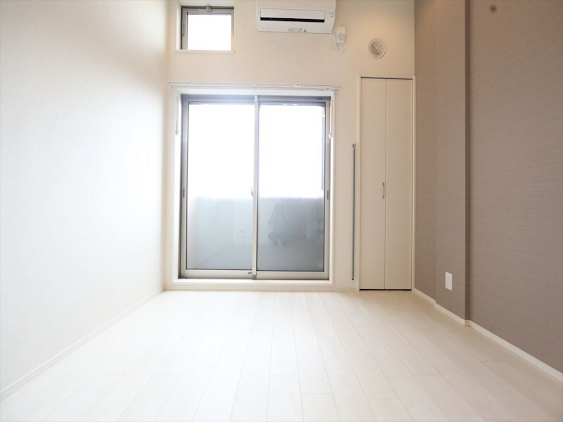 物件内観写真13　(洋室6.4帖　ロフト6.1帖（寝室にも使えます）　同仕様写真)