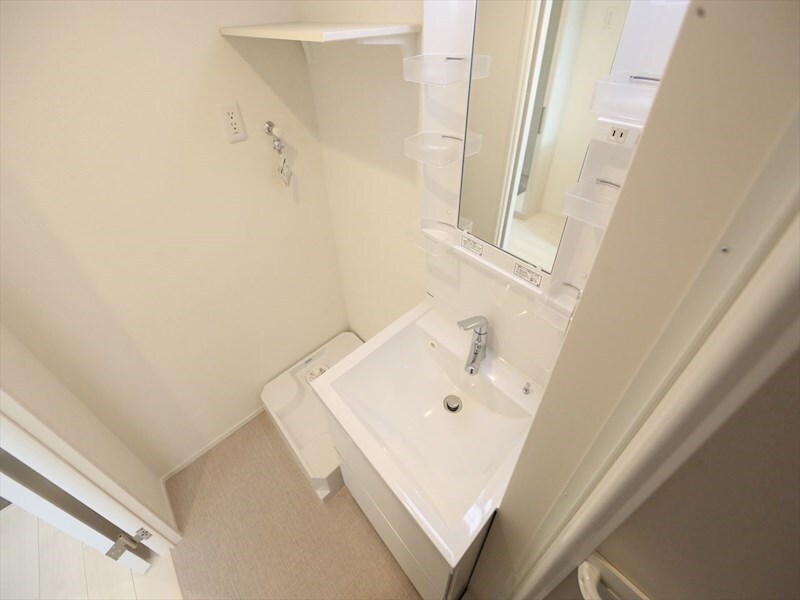 物件内観写真18　(脱衣所　独立洗面台（シャンプードレッサー付）　同仕様写真)