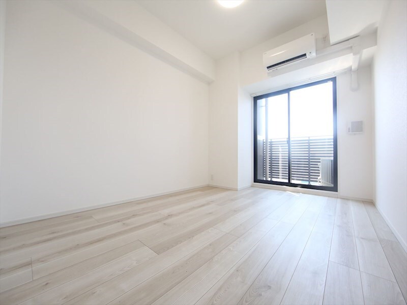 物件内観写真15　(洋室8.0帖　クローゼット付（収納充実してます）)