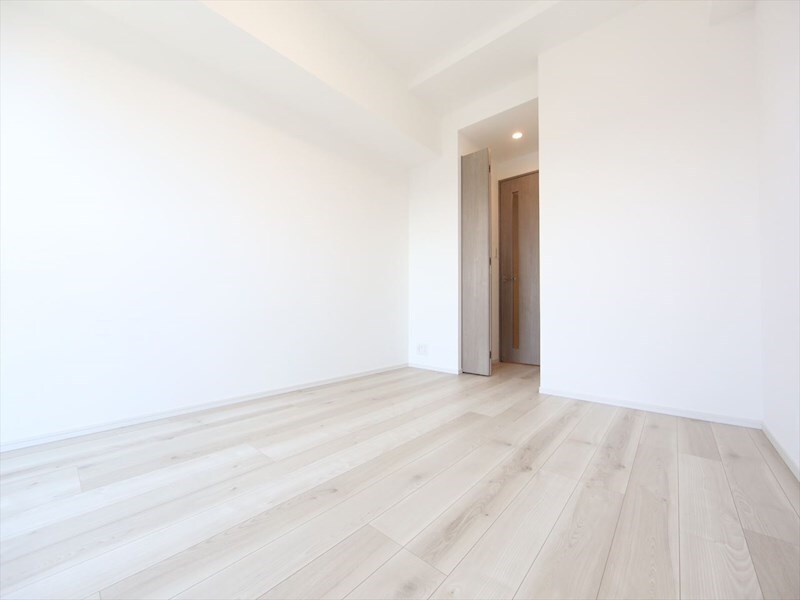 物件内観写真16　(洋室8.0帖　クローゼット付（収納充実してます）)