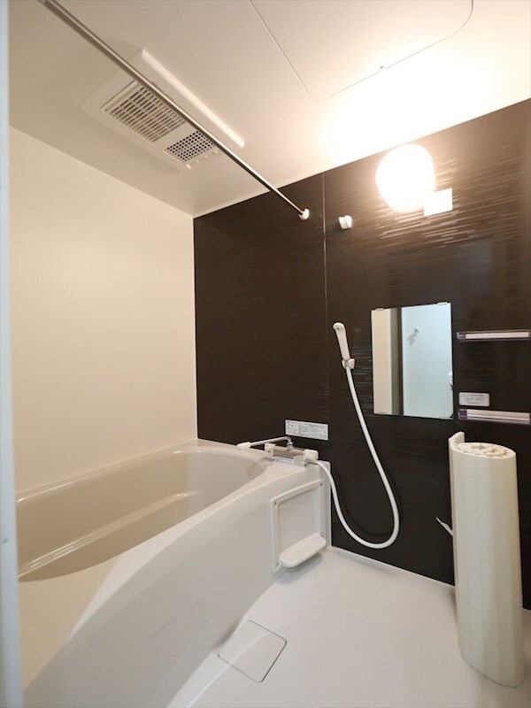 物件内観写真3　(バスルーム　浴室暖房乾燥機付き)