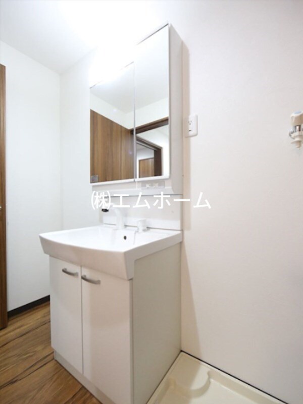 物件内観写真4　(独立洗面台（シャンプードレッサー付）)