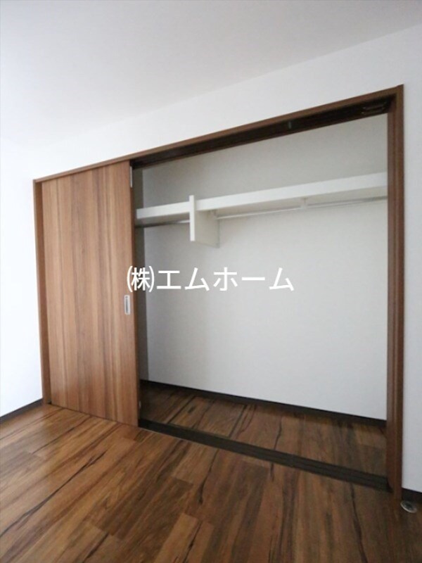 物件内観写真6　(クローゼット（収納充実してます）)