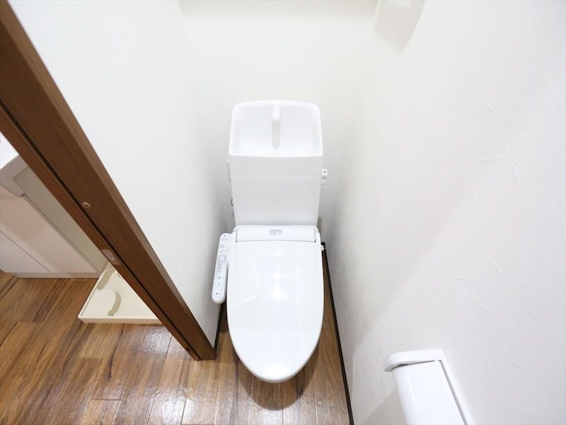 物件内観写真8　(温水洗浄暖房便座付トイレ)