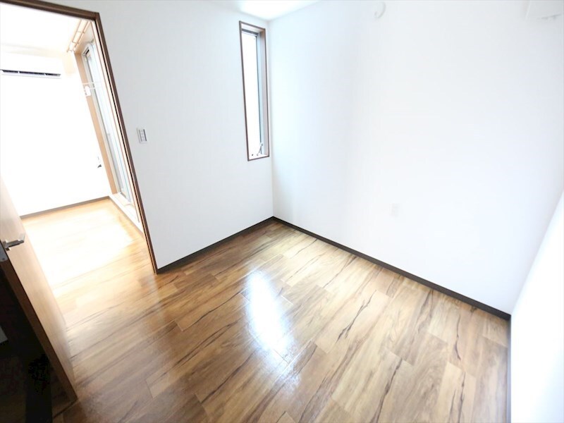 物件内観写真9　(洋室4.2帖　クローゼット付)