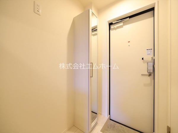 玄関(玄関　シューズボックス付（収納充実してます）)