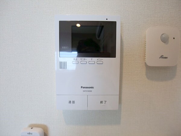 セキュリティ(ＴＶモニター付インターホン　同仕様写真)