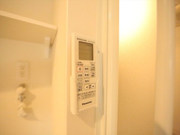 その他設備(浴室暖房乾燥機付き　同仕様写真)