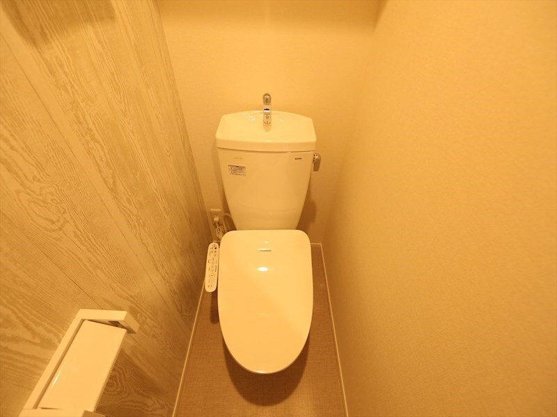 物件内観写真5　(温水洗浄暖房便座付トイレ　同仕様写真)