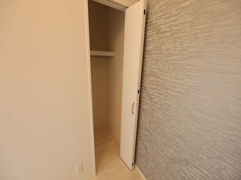物件内観写真6　(クローゼット（収納充実してます）　同仕様写真)