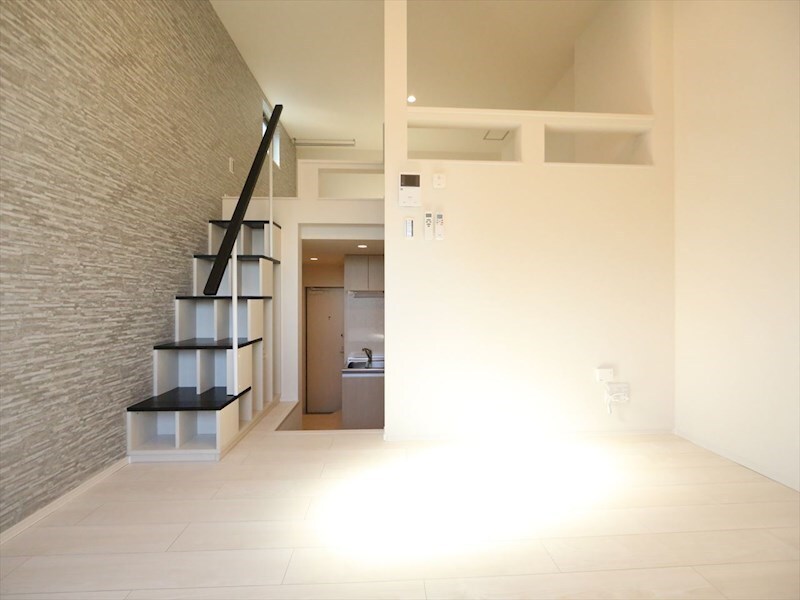 物件内観写真12　(洋室6.1帖　ロフト6帖（収納にも使えます）　同仕様写真)