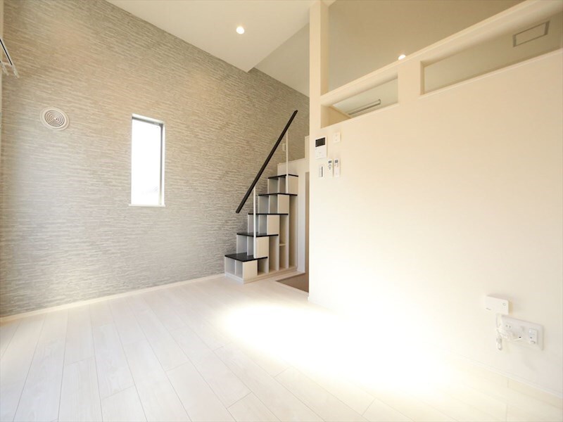 物件内観写真15　(洋室6.1帖　ロフト6帖（収納にも使えます）　同仕様写真)