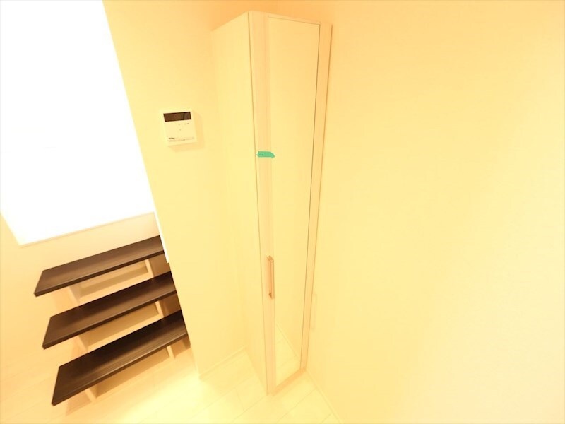 物件内観写真21　(玄関　シューズボックス付（収納充実してます）　同仕様写真)