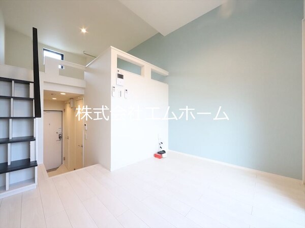 リビング(洋室6帖　階段上段ロフト6帖（収納にも寝室にも使えます）)