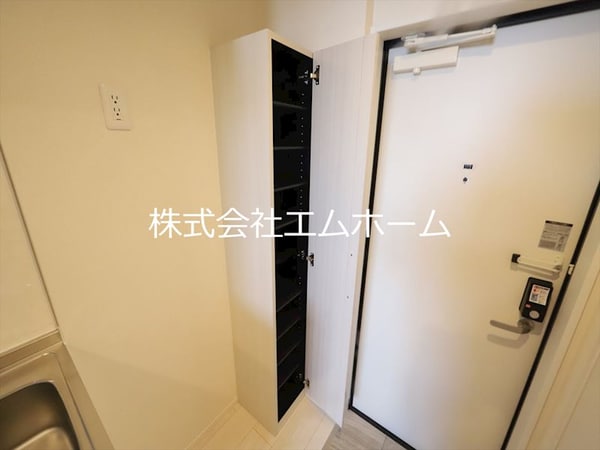玄関(玄関　トールタイプシューズボックス付（収納充実してます）)