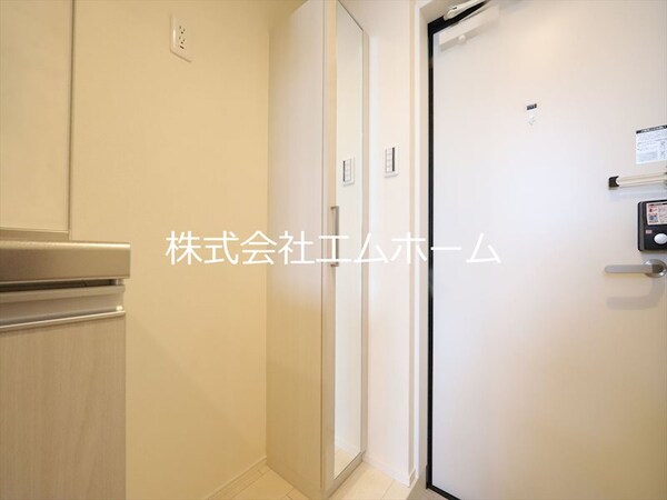 玄関(玄関　トールタイプシューズボックス付（収納充実してます）)