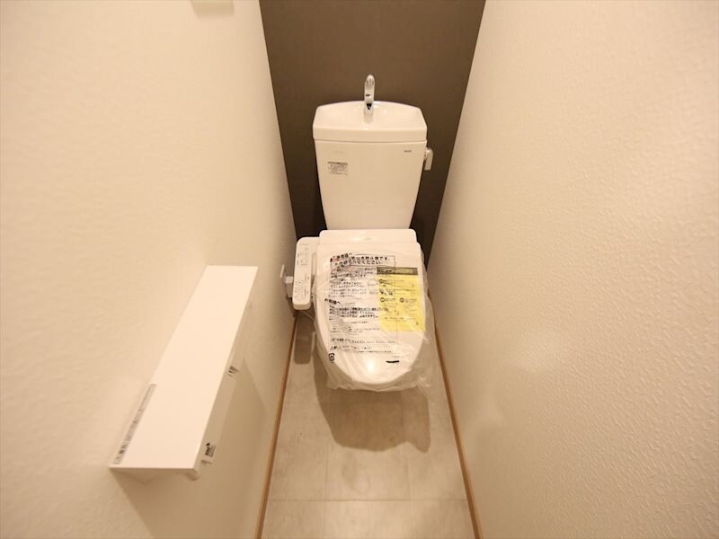 物件内観写真5　(温水洗浄暖房便座付トイレ)