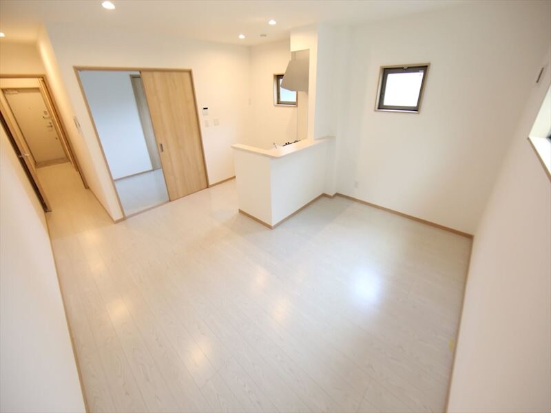 物件内観写真15　(LDK11.5帖　洋室4.7帖　と繋げても仕切っても使えます)