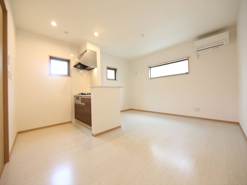 物件内観写真16　(LDK11.5帖　洋室4.7帖　と繋げても仕切っても使えます)