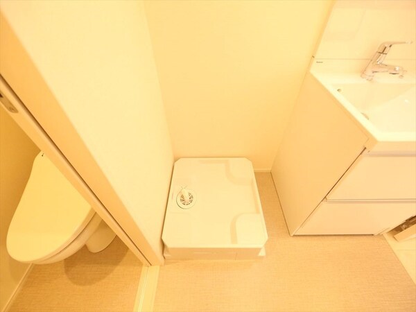 洗面所(脱衣所　室内洗濯機置き場　同仕様写真)