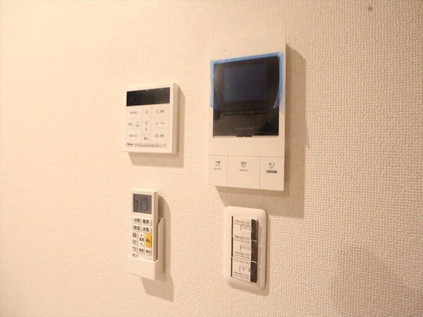セキュリティ(ＴＶモニター付インターホン　同仕様写真)
