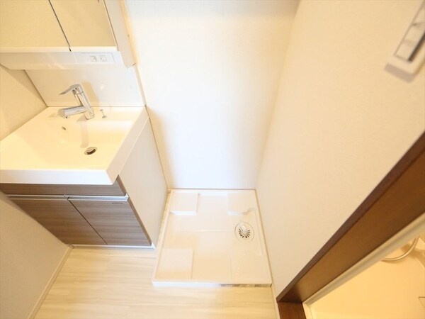 洗面所(脱衣所　室内洗濯機置き場　同仕様写真)