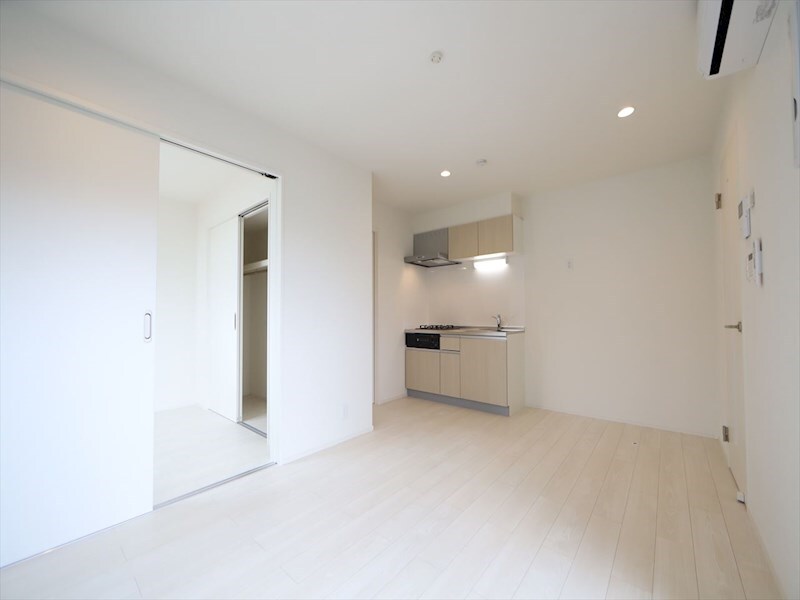 物件内観写真2　(ＬＤＫ8.6帖　システムキッチン　エアコン完備　同仕様写真)